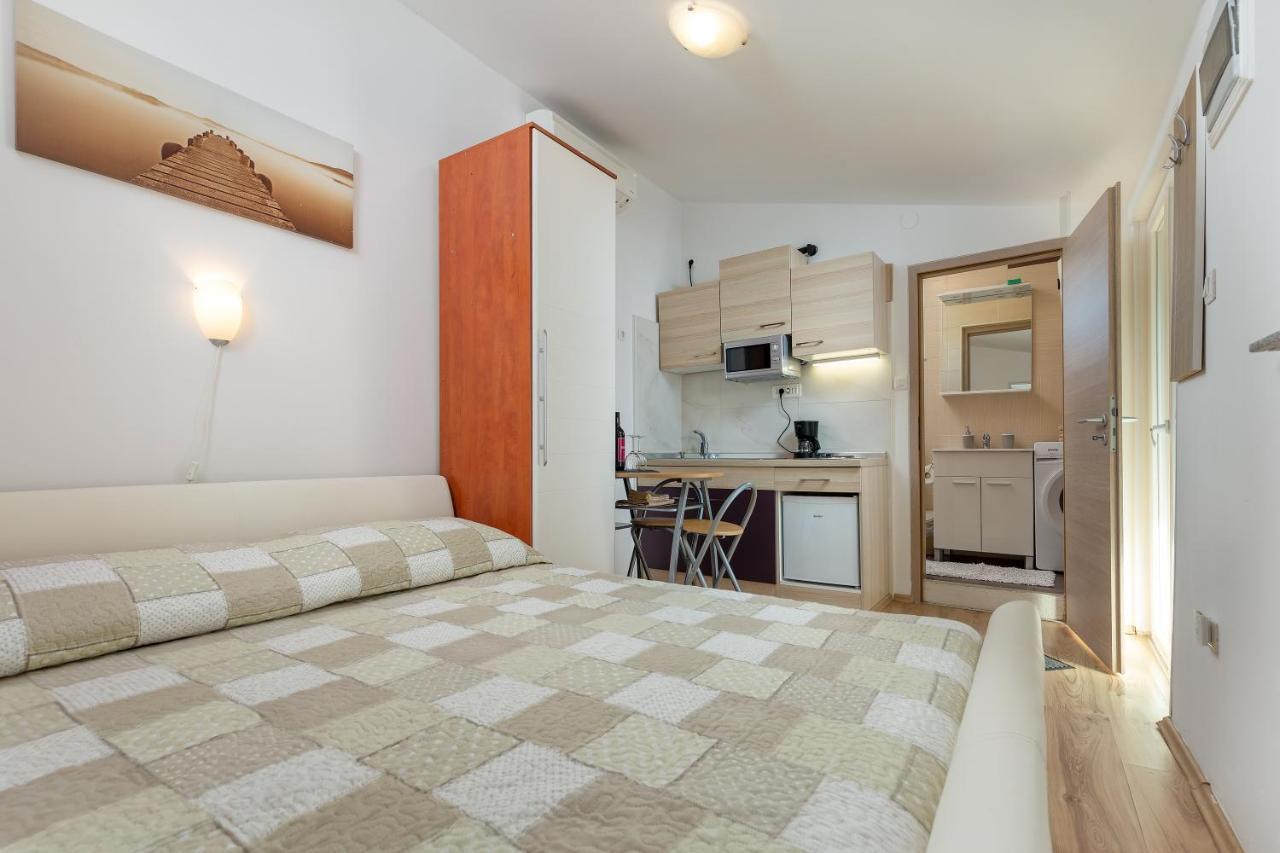 Apartments Elita ロヴィニ エクステリア 写真