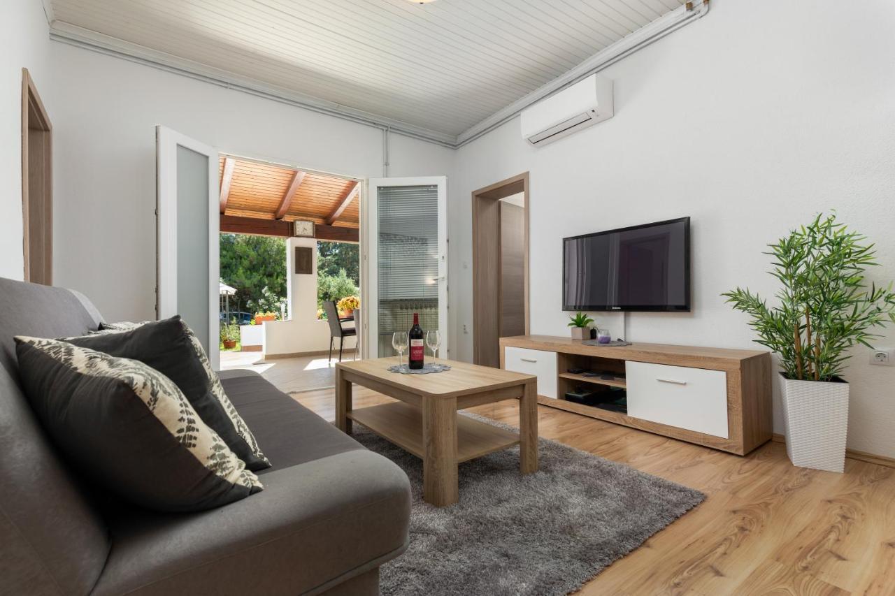Apartments Elita ロヴィニ エクステリア 写真