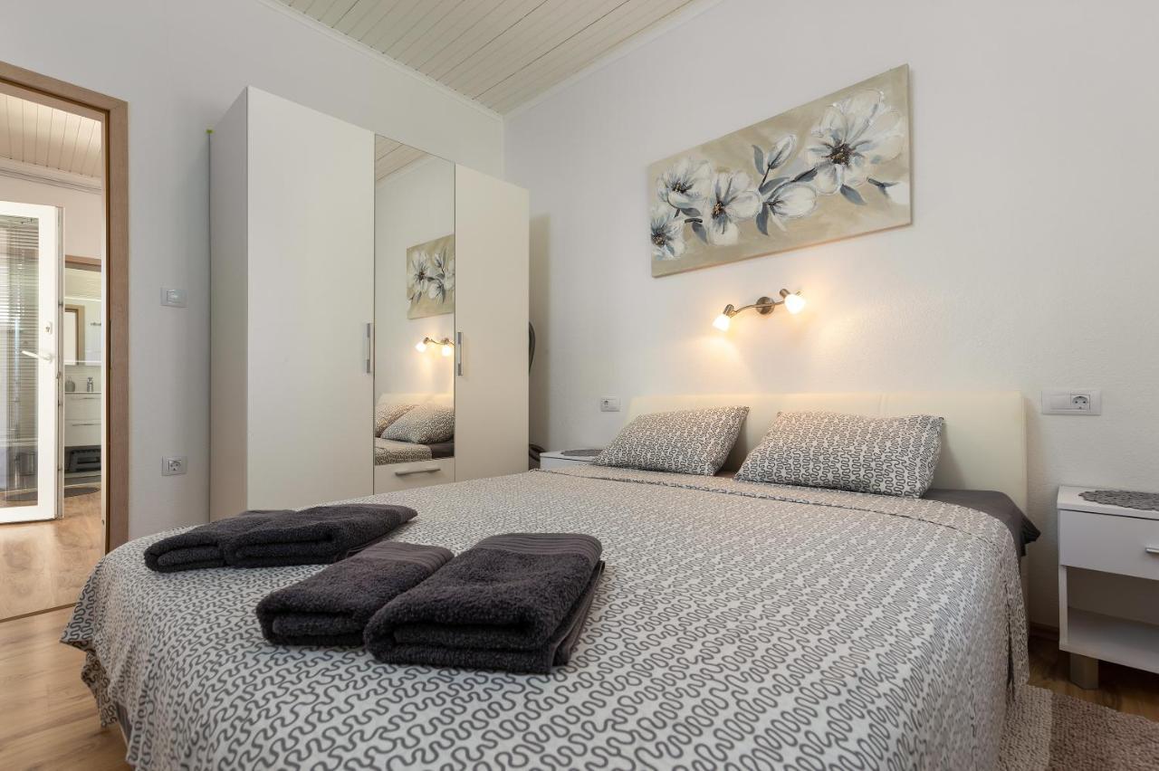 Apartments Elita ロヴィニ エクステリア 写真