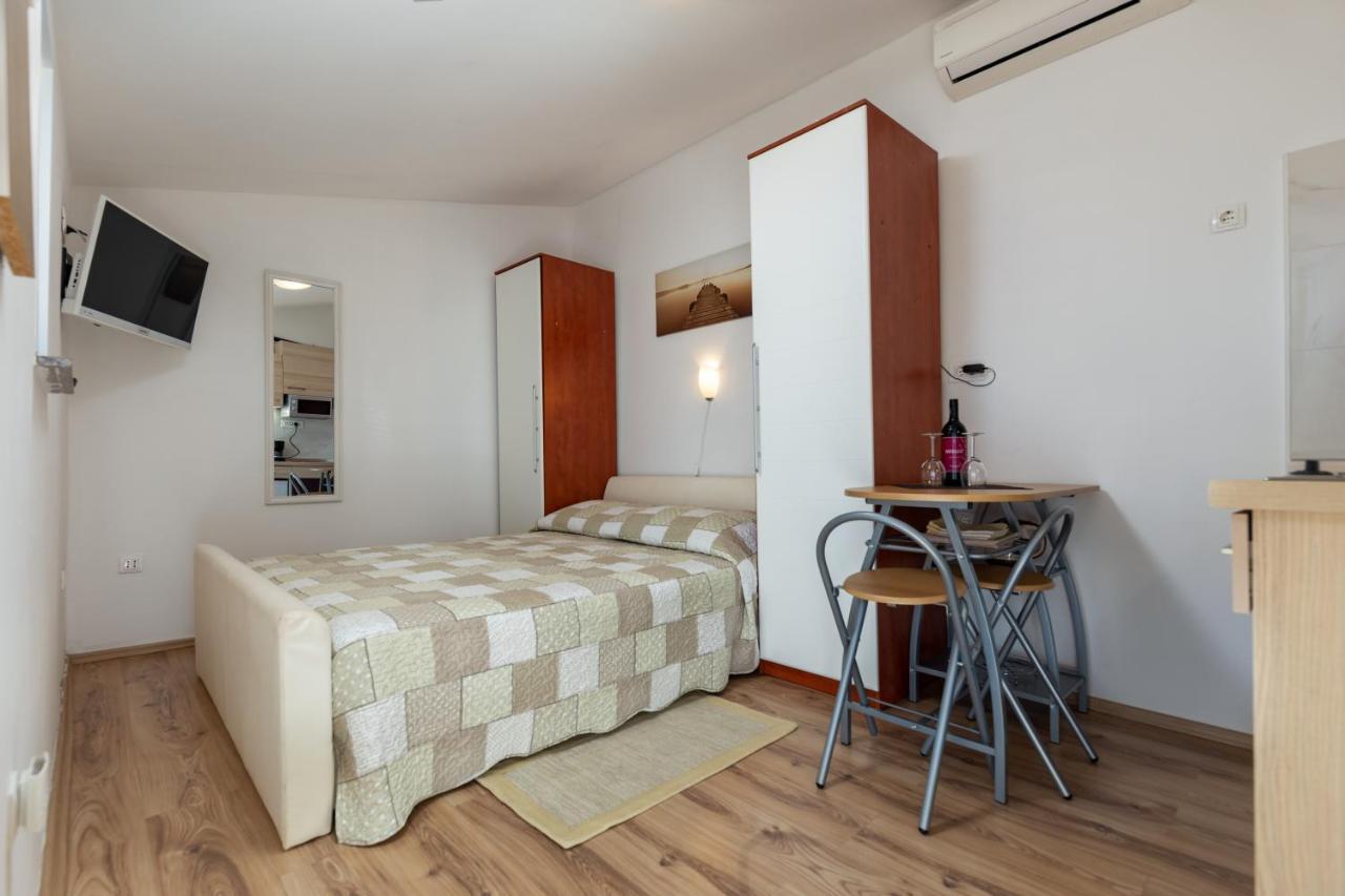 Apartments Elita ロヴィニ エクステリア 写真