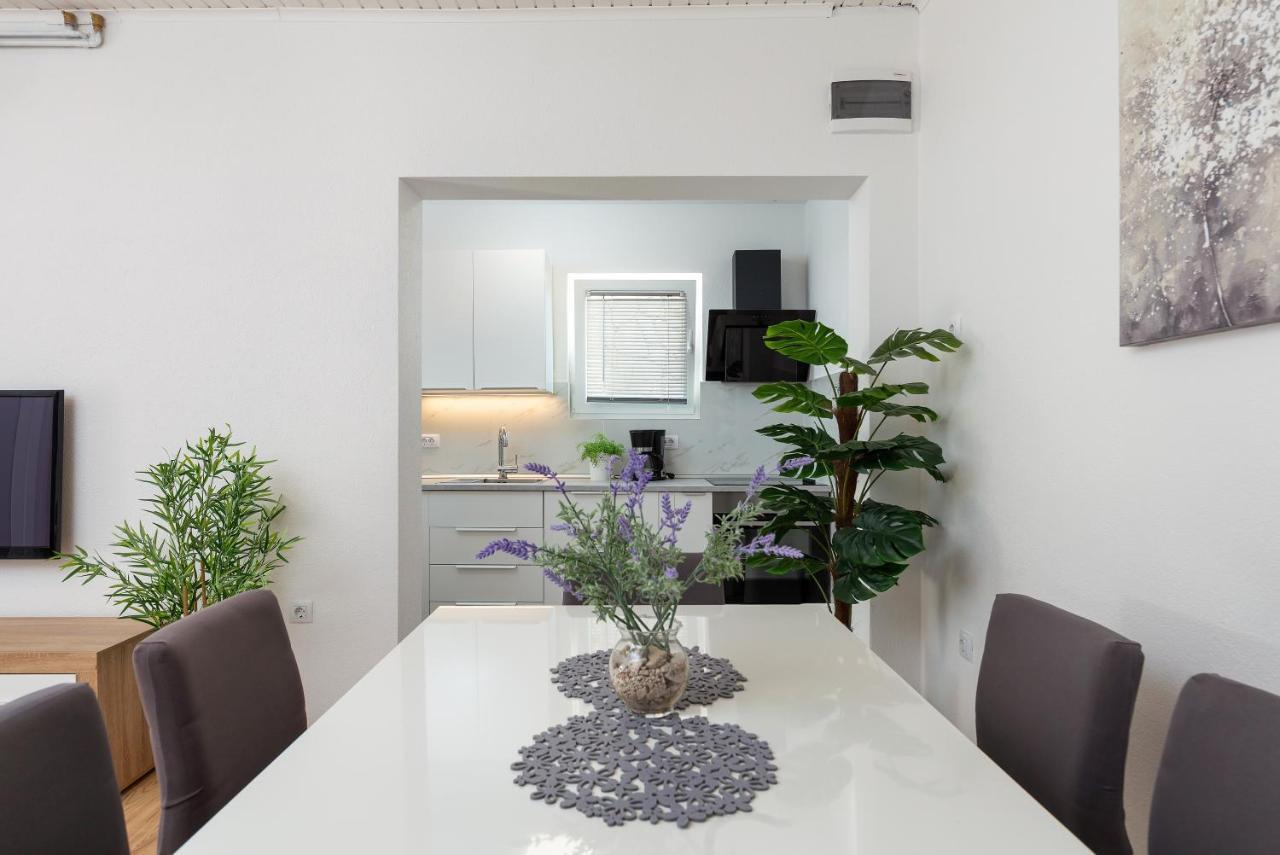 Apartments Elita ロヴィニ エクステリア 写真