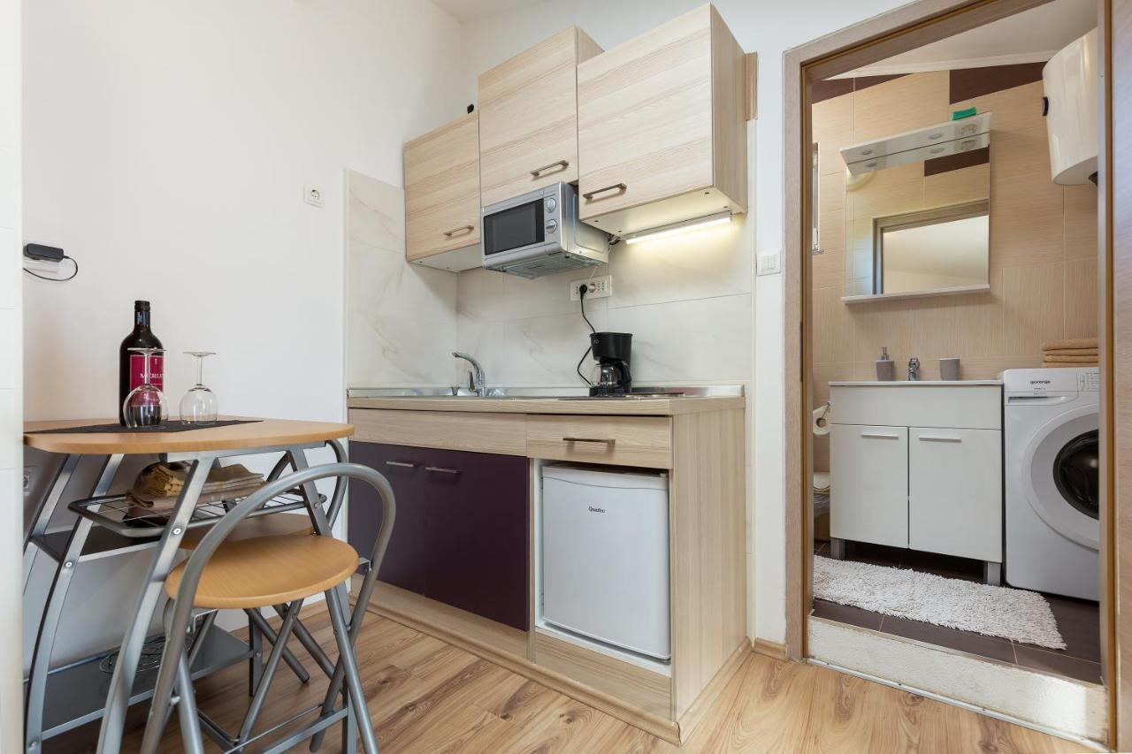 Apartments Elita ロヴィニ エクステリア 写真