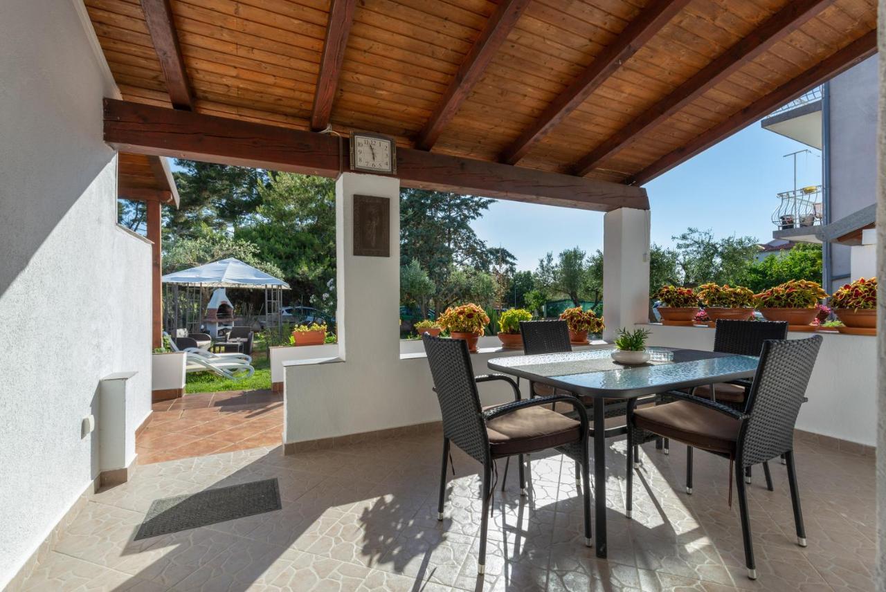 Apartments Elita ロヴィニ エクステリア 写真