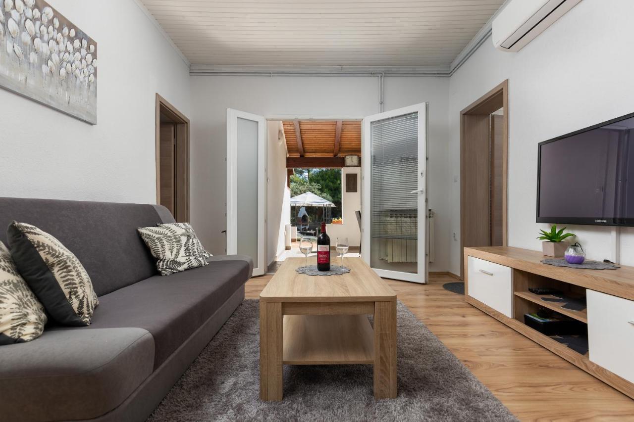 Apartments Elita ロヴィニ エクステリア 写真