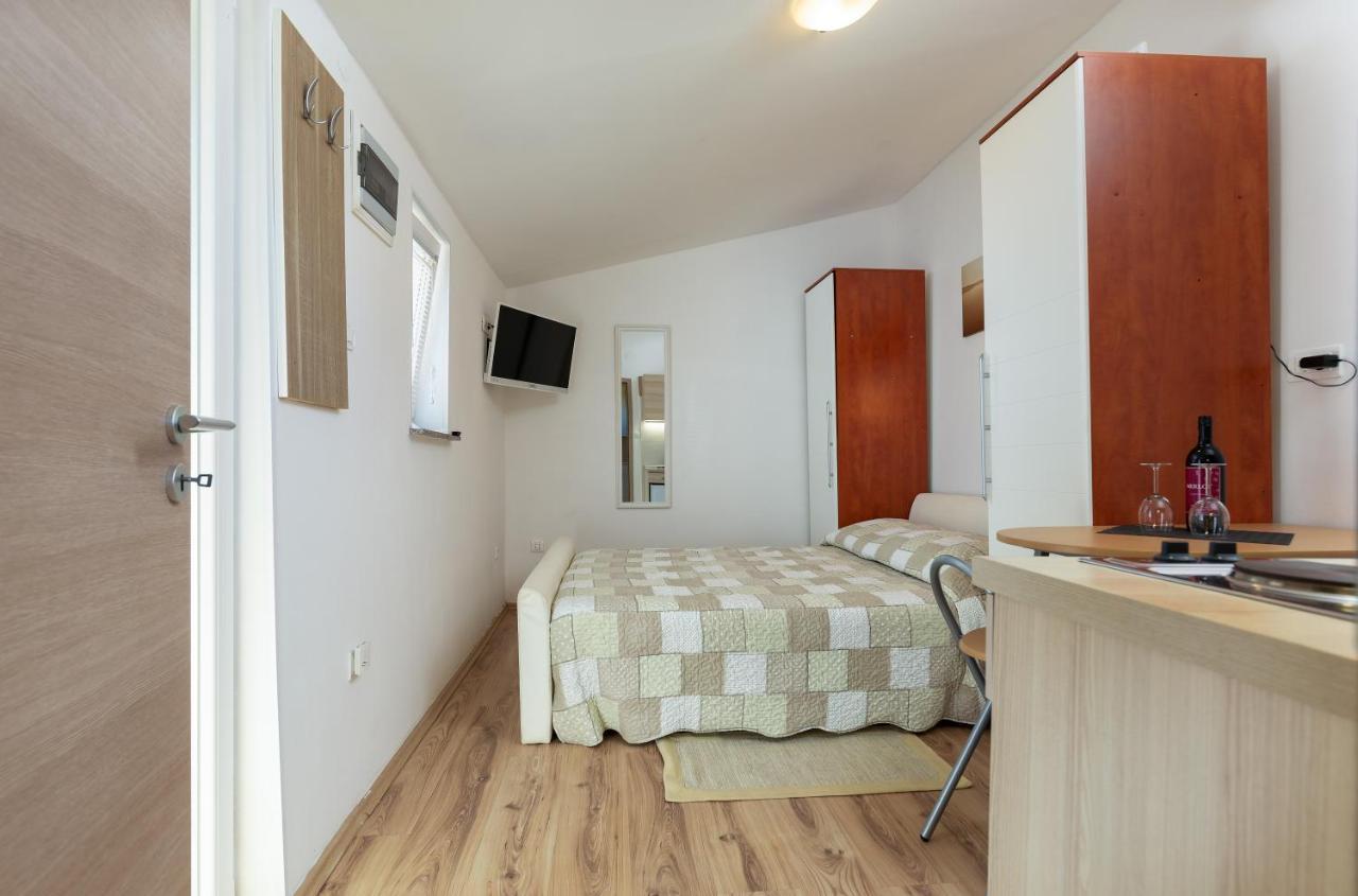 Apartments Elita ロヴィニ エクステリア 写真
