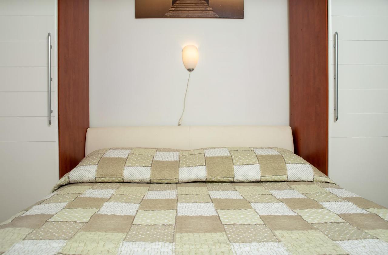 Apartments Elita ロヴィニ エクステリア 写真