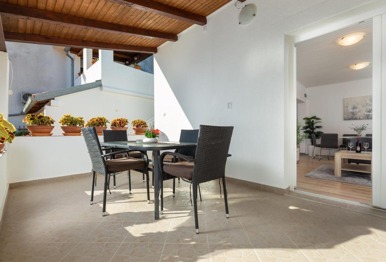 Apartments Elita ロヴィニ エクステリア 写真